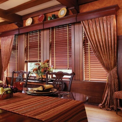 Деревянные жалюзи для ресторана