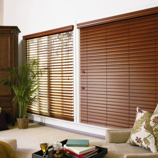 Деревянные жалюзи на большое окно